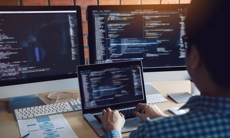 数据科学选型:R与Python如何赋能察哈尔右翼前旗网站建设?